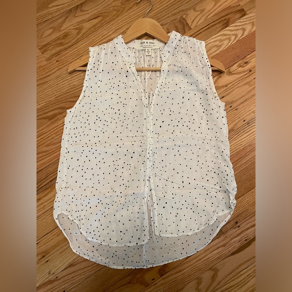 Cloth & Stone from Anthropologie. White tank with black dots. Like New. XS